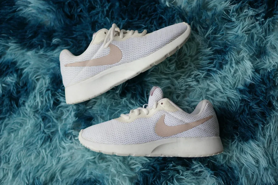Colorway Shoes: What They Are and How to Choose - colorway shoes