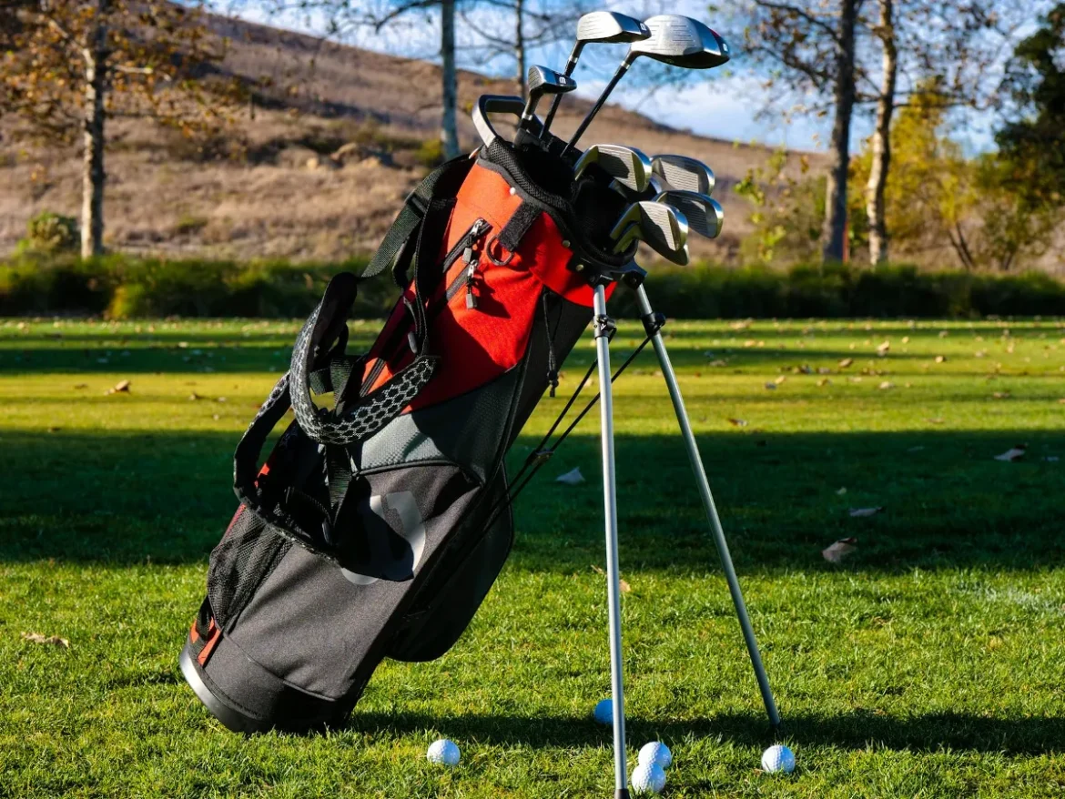 How Many Clubs Fit in a Golf Bag? - how many clubs in a golf bag