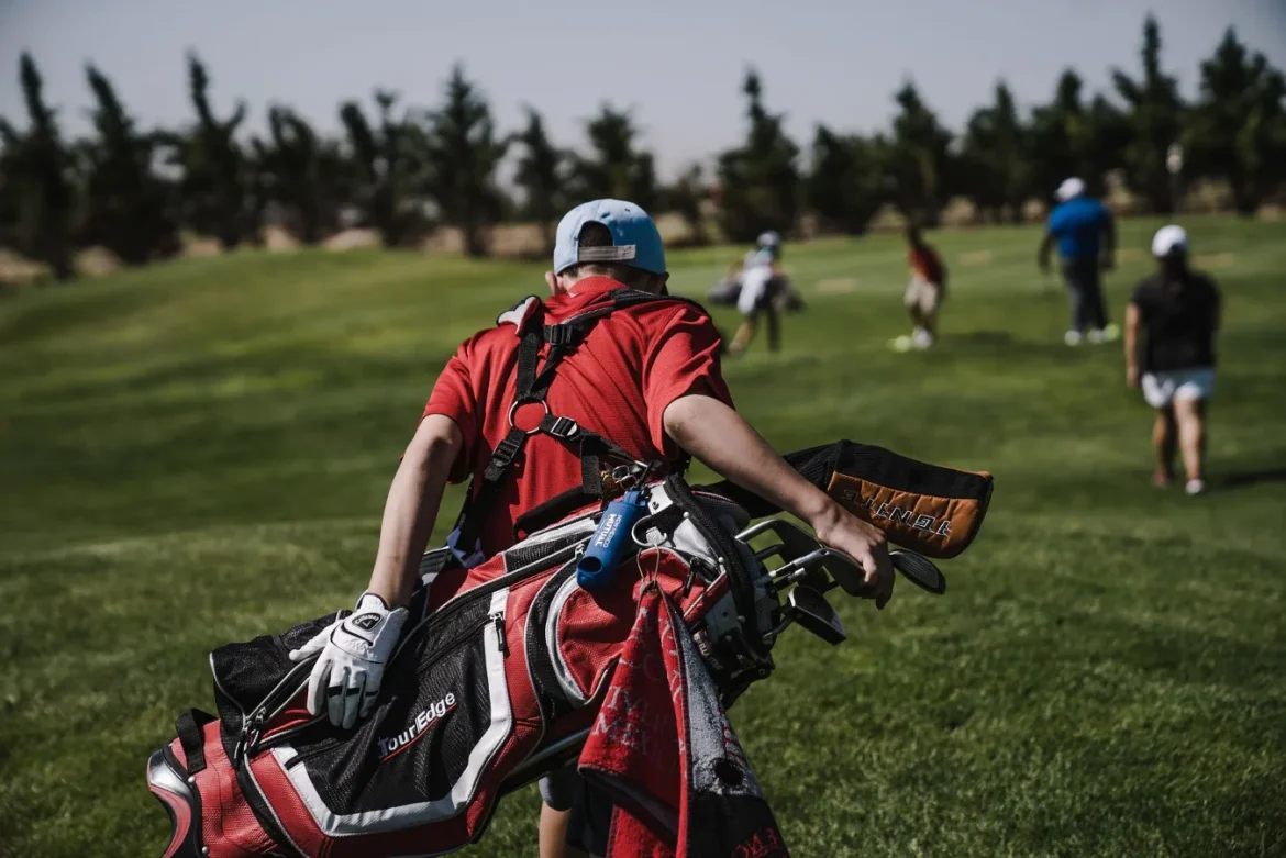 How to Choose a Golf Shoe Bag - golf shoe bag