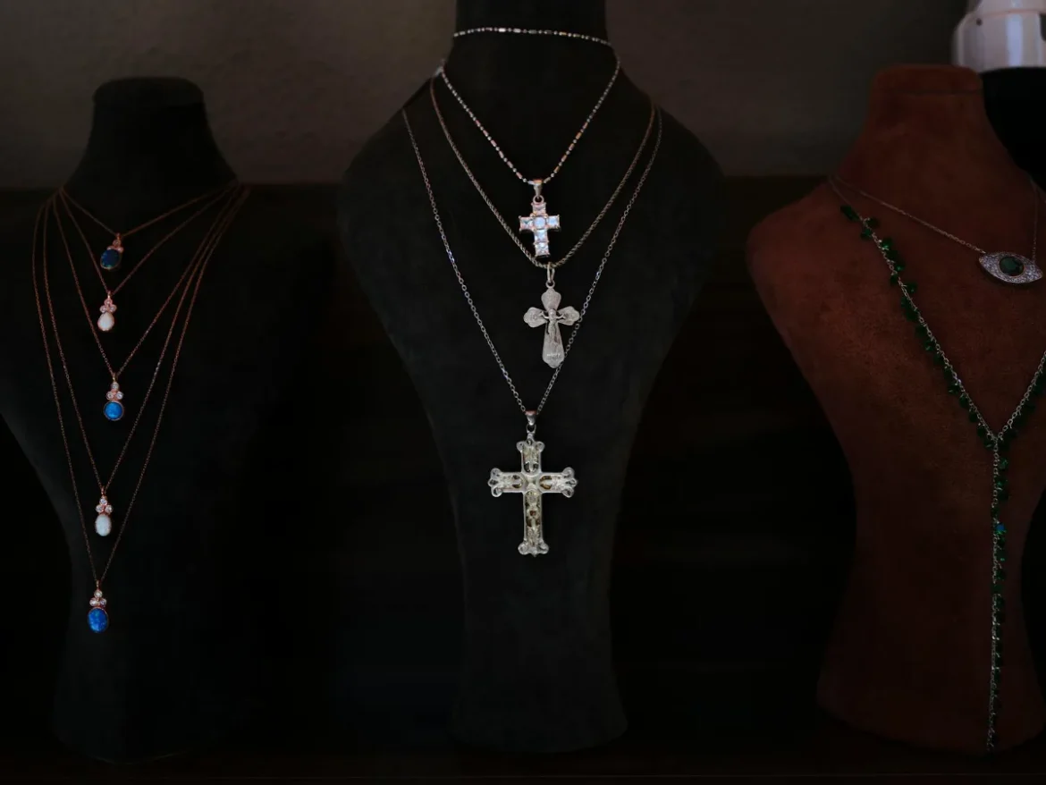Long Necklaces: How to Wear Them Well - long necklaces fashion jewelry